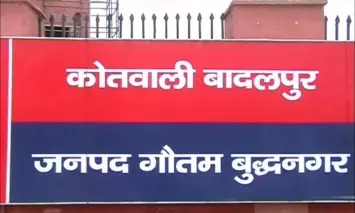 नोएडा के बादलपुर थाना इलाके के छपरौला में चली गोली, दो की मौत एक घायल, पुलिस अधिकारी मौके पर नोएडा के बादलपुर थाना इलाके के छपरौला में चली गोली, दो की मौत एक घायल, पुलिस अधिकारी मौके पर