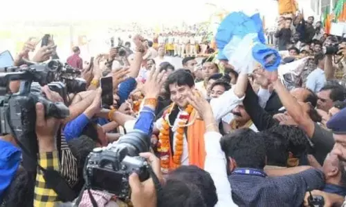 सिंधिया ने पहले ही दिन तोड़ दी केंद्र सरकार की एडवाईजरी सिंधिया ने पहले ही दिन तोड़ दी केंद्र सरकार की एडवाईजरी