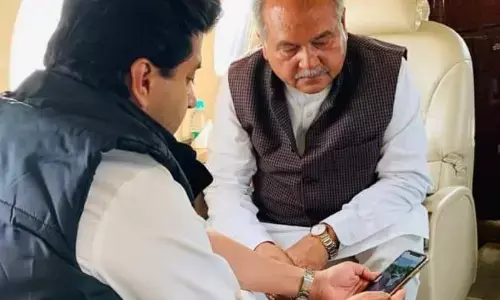 प्लेन में बैठ कर सिंधिया ने जीतू पटवारी का बेंगलुरु का वीडियो देखा प्लेन में बैठ कर सिंधिया ने जीतू पटवारी का बेंगलुरु का वीडियो देखा