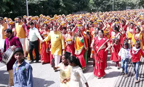 नोएडा स्टेडियम से निकली कलश यात्रा,1651 महिलाओं ने किया कलश धारण नोएडा स्टेडियम से निकली कलश यात्रा,1651 महिलाओं ने किया कलश धारण