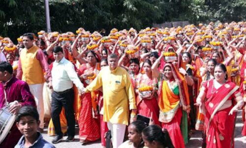 नोएडा स्टेडियम से निकली कलश यात्रा,1651 महिलाओं ने किया कलश धारण नोएडा स्टेडियम से निकली कलश यात्रा,1651 महिलाओं ने किया कलश धारण