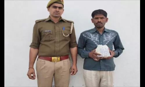 एक शातिर शराब तस्कर को नोएडा पुलिस ने किया गिरफ्तार, कब्जे से 38 पोब्बै देशी शराब हरियाणा मार्का बरामद