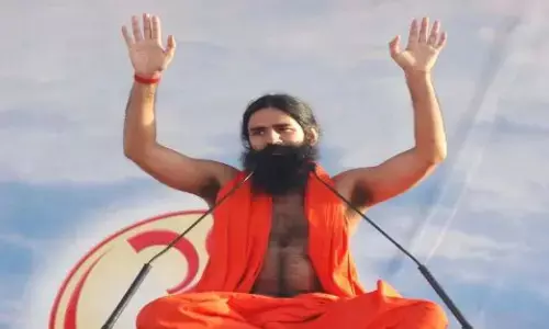 रामदेव की कंपनी पतंजली पर केंद्र सरकार ने दिए कार्रवाई के निर्देश, जानें पूरा मामला रामदेव की कंपनी पतंजली पर केंद्र सरकार ने दिए कार्रवाई के निर्देश, जानें पूरा मामला