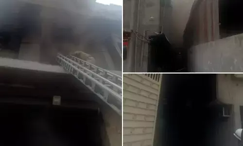 рджрд┐рд▓реНрд▓реА: рдЬреАрдЯреА рдХрд░рдирд╛рд▓ рд░реЛрдб рдкрд░ рдПрдХ рдХреЗрдорд┐рдХрд▓ рдлреИрдХреНрдЯреНрд░реА рдореЗрдВ рд▓рдЧреА рдЖрдЧ, рдореМрдХреЗ рдкрд░ 15 рдлрд╛рдпрд░ рдЯреЗрдВрдбрд░ рджрд┐рд▓реНрд▓реА: рдЬреАрдЯреА рдХрд░рдирд╛рд▓ рд░реЛрдб рдкрд░ рдПрдХ рдХреЗрдорд┐рдХрд▓ рдлреИрдХреНрдЯреНрд░реА рдореЗрдВ рд▓рдЧреА рдЖрдЧ, рдореМрдХреЗ рдкрд░ 15 рдлрд╛рдпрд░ рдЯреЗрдВрдбрд░