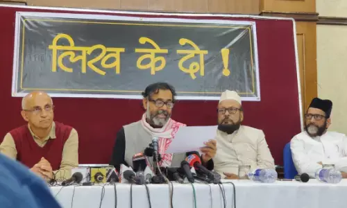 गृहमंत्री अमित शाह लिखकर दो - योगेंद्र यादव