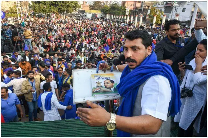 भीम आर्मी चीफ चंद्रशेखर ने बनाई नई पार्टी, कार्यकर्ताओं और पुलिस अधिकारियों के बीच हुई  नोंकझोक