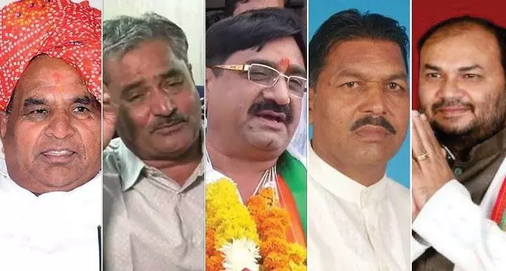 एमपी के बाद गुजरात में भी फंसी कांग्रेस, 5 विधायकों ने दिया इस्तीफा
