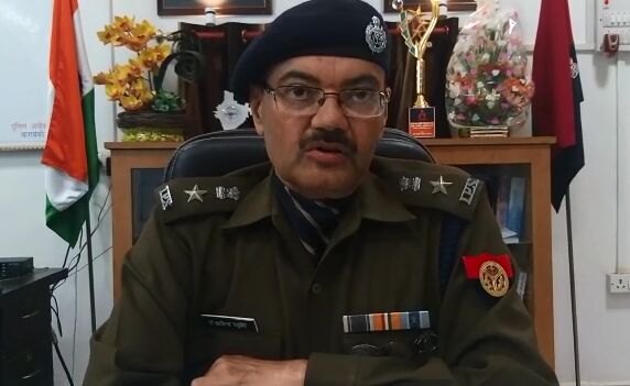 बाराबंकी: पेड़ से फांसी लगाकर प्रेमी प्रेमिका की संदिग्ध परिस्थितियों में हुई मौत, दोनों के घरों में मचा कोहराम बाराबंकी: पेड़ से फांसी लगाकर प्रेमी प्रेमिका की संदिग्ध परिस्थितियों में हुई मौत, दोनों के घरों में मचा कोहराम