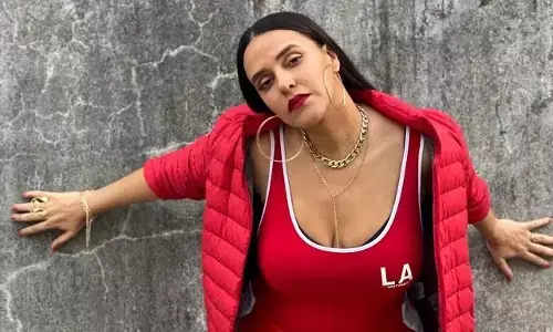 рдмреАрдЪ рд╢реЛ рдореЗрдВ рдПрдХ рд▓рдбрд╝рдХреЗ рдХреЛ рдЧрд╛рд▓реА рджреЗрдиреЗ рдкрд░ рдЯреНрд░реЛрд▓ рд╣реБрдИ рдереАрдВ рдПрдХреНрдЯреНрд░реЗрд╕ рдиреЗрд╣рд╛ рдзреВрдкрд┐рдпрд╛, рдЕрдм рджреА рдпреЗ рд╕рдлрд╛рдИ рдмреАрдЪ рд╢реЛ рдореЗрдВ рдПрдХ рд▓рдбрд╝рдХреЗ рдХреЛ рдЧрд╛рд▓реА рджреЗрдиреЗ рдкрд░ рдЯреНрд░реЛрд▓ рд╣реБрдИ рдереАрдВ рдПрдХреНрдЯреНрд░реЗрд╕ рдиреЗрд╣рд╛ рдзреВрдкрд┐рдпрд╛, рдЕрдм рджреА рдпреЗ рд╕рдлрд╛рдИ