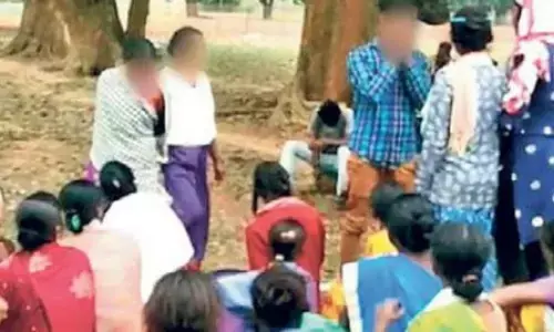 रेप की कोशिश करने वाले युवक को पंचायत ने दी सिर्फ 2 थप्पड़ की सजा रेप की कोशिश करने वाले युवक को पंचायत ने दी सिर्फ 2 थप्पड़ की सजा