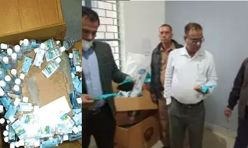 नकली मास्क व सैनिटाइजर बनाने वाली कंपनी पर जिला प्रशासन का छापा नकली मास्क व सैनिटाइजर बनाने वाली कंपनी पर जिला प्रशासन का छापा