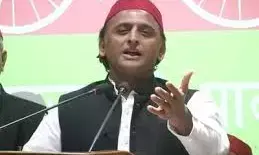 किसानों को मवाली कहने पर अखिलेश यादव ने BJP  को दी नसीहत किसानों को मवाली कहने पर अखिलेश यादव ने BJP  को दी नसीहत