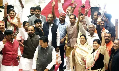 मध्यप्रदेश सियासी संग्राम : क्या आज फिर होगा फ्लोर टेस्ट ? भाजपा की याचिका पर आज सुप्रीम कोर्ट में सुनवाई मध्यप्रदेश सियासी संग्राम : क्या आज फिर होगा फ्लोर टेस्ट ? भाजपा की याचिका पर आज सुप्रीम कोर्ट में सुनवाई