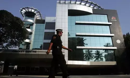 Corana Virus : BCCI का मुख्यालय भी आज से बंद, अब कर्मचारी घर से करेंगे काम Corana Virus : BCCI का मुख्यालय भी आज से बंद, अब कर्मचारी घर से करेंगे काम