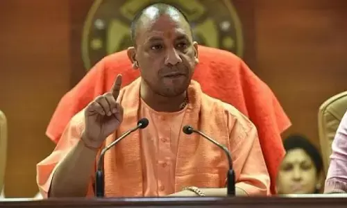 Coronavirus की वजह से उत्तर प्रदेश की जेलों में बंद 11,000 कैदी होंगे रिहा, CM योगी ने दिया आदेश Coronavirus की वजह से उत्तर प्रदेश की जेलों में बंद 11,000 कैदी होंगे रिहा, CM योगी ने दिया आदेश