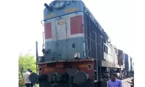 यूपी में जम्मूतवी कोलकाता एक्सप्रेस पटरी से उतरी यूपी में जम्मूतवी कोलकाता एक्सप्रेस पटरी से उतरी