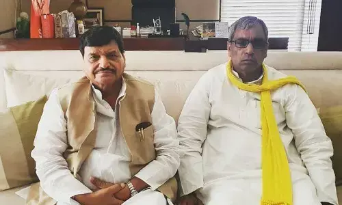 ओमप्रकाश राजभर ने की शिवपाल यादव से मुलाकात, यूपी राजनैतिक सरगर्मी तेज ओमप्रकाश राजभर ने की शिवपाल यादव से मुलाकात, यूपी राजनैतिक सरगर्मी तेज