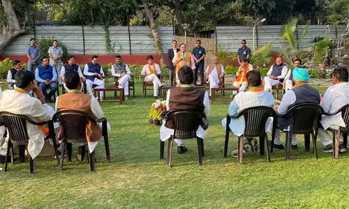 कांग्रेस के बागी विधायक बीजेपी में शामिल