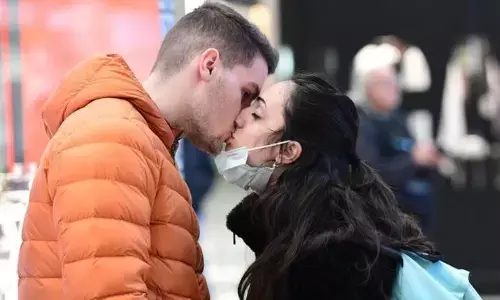 कोरोना वायरस का आपकी सेक्स लाइफ़ पर क्या असर पड़ेगा? कोरोना वायरस का आपकी सेक्स लाइफ़ पर क्या असर पड़ेगा?