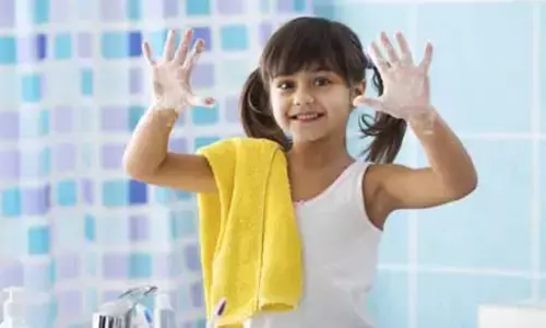 बच्चों को कोरोना वायरस के खतरे से इस तरह बचाएं बच्चों को कोरोना वायरस के खतरे से इस तरह बचाएं