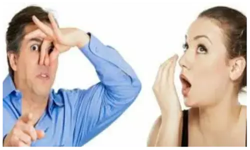 मुँह की बदबू से है परेशान तो इन तरीके से दूर भगाये मुँह की बदबू से है परेशान तो इन तरीके से दूर भगाये