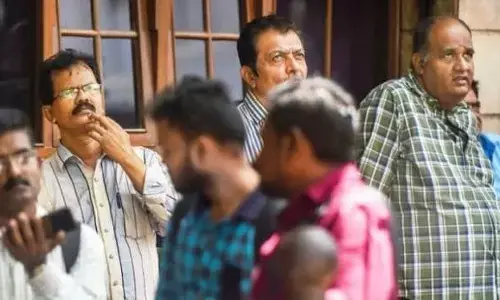 कोरोना के कहर से डूब गया शेयर बाजार, लगा लोअर सर्किट, जानें क्या हैं इसके नियम कोरोना के कहर से डूब गया शेयर बाजार, लगा लोअर सर्किट, जानें क्या हैं इसके नियम