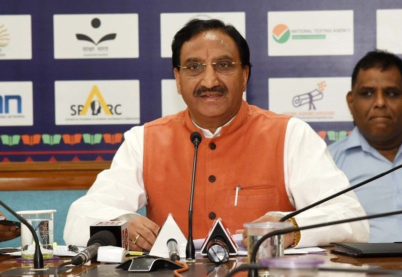 HRD मिनिस्टर आज इतने बजे सीबीएसई के 10वीं और 12वीं की परीक्षा की तारीख होगी जारी HRD मिनिस्टर आज इतने बजे सीबीएसई के 10वीं और 12वीं की परीक्षा की तारीख होगी जारी