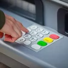 कोरोना की वजह से अगर नहीं जा पा रहे ATM तो बैंक करेगी पैसो की घर पर डेलिवरी