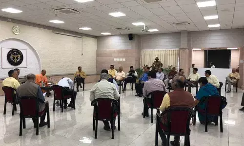 देखिये योगी सरकार की कैबिनेट मीटिंग देखिये योगी सरकार की कैबिनेट मीटिंग
