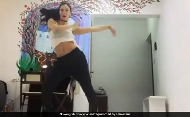अपनी दादी के कपड़ों में धमाकेदार डांस करते हुए नजर आई यह एक्ट्रेस, देखें Viral Video