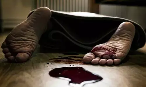 कोरोना के डर से एक युवक ने गला काट कर की आत्महत्या