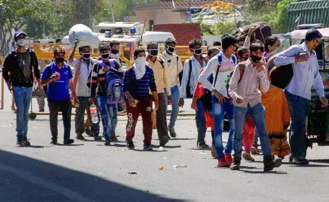 पलायन को लेकर केंद्र सख्त, कहा- सख्ती से हो लागू हो लॉकडाउन, बॉर्डर पूरी तरह सील किए जाएं पलायन को लेकर केंद्र सख्त, कहा- सख्ती से हो लागू हो लॉकडाउन, बॉर्डर पूरी तरह सील किए जाएं