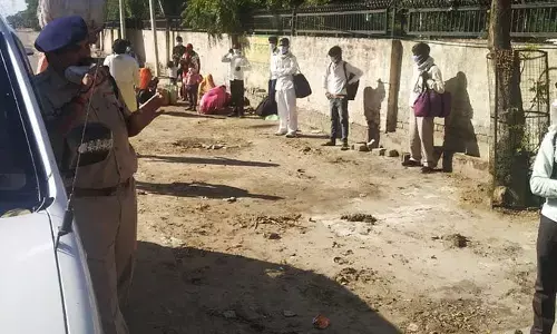 हरियाणाः एक्सप्रेसवे पर पैदल घर जा रहे आठ प्रवासी मजदूरों को गाड़ी ने कुचला, चार की मौत हरियाणाः एक्सप्रेसवे पर पैदल घर जा रहे आठ प्रवासी मजदूरों को गाड़ी ने कुचला, चार की मौत