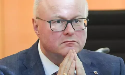 Corona Update : जर्मनी के स्टेट फाइनेंस मिनिस्टर थॉमस शेफर ने किया सुसाइड Corona Update : जर्मनी के स्टेट फाइनेंस मिनिस्टर थॉमस शेफर ने किया सुसाइड