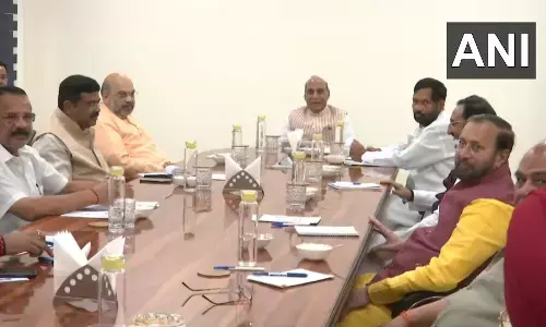 कोरोना को खत्म करने के लिए बनी रणनीति! रक्षा मंत्री के आवास पर हुई उच्च स्तरीय बैठक कोरोना को खत्म करने के लिए बनी रणनीति! रक्षा मंत्री के आवास पर हुई उच्च स्तरीय बैठक