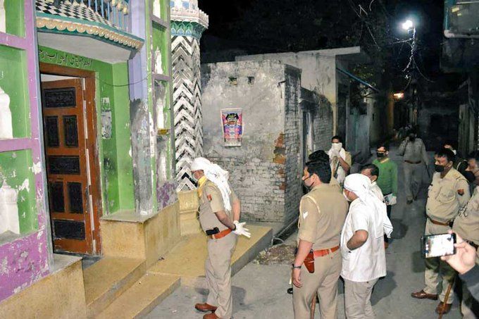 यूपी के मेरठ में लॉकडाउन के बीच दो मस्जिदों में छिपे थे 19 विदेशी मुसलमान, पुलिस के पहुँचने पर मचा हडकम्प यूपी के मेरठ में लॉकडाउन के बीच दो मस्जिदों में छिपे थे 19 विदेशी मुसलमान, पुलिस के पहुँचने पर मचा हडकम्प