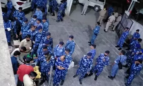 नोएडा में लॉकडाउन का उल्लंघन करने वालों के लिए जिले में रैपिड एक्शन फोर्स और पीएसी तैनात नोएडा में लॉकडाउन का उल्लंघन करने वालों के लिए जिले में रैपिड एक्शन फोर्स और पीएसी तैनात