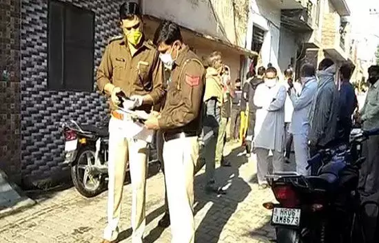 चार लोंगों की मौत से मची सनसनी चार लोंगों की मौत से मची सनसनी