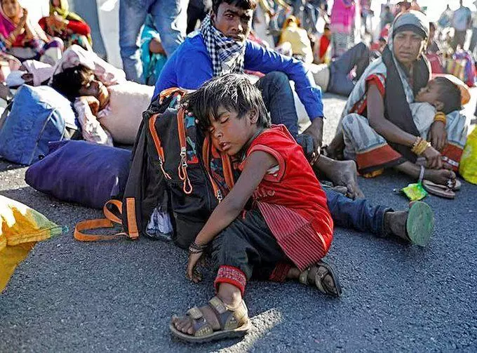 WHO वैज्ञानिक की चेतावनी- नहीं संभले तो भारत के गांव होंगे कोरोना से हो जायेंगे WHO वैज्ञानिक की चेतावनी- नहीं संभले तो भारत के गांव होंगे कोरोना से हो जायेंगे