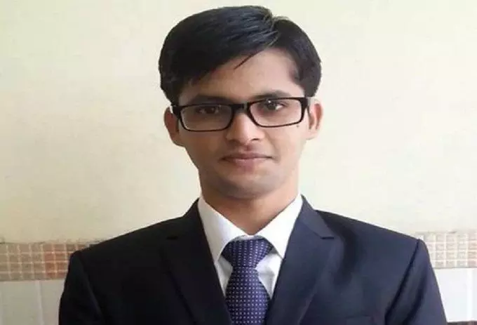 जानिये किस तरह रिक्शा चालक का बेटा अंसार अहमद बना पहले ही अटेम्प में IAS ऑफिसर जानिये किस तरह रिक्शा चालक का बेटा अंसार अहमद बना पहले ही अटेम्प में IAS ऑफिसर