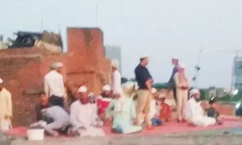 नोएडा में आदेशों की अवहेलना करने पर इन 11 नमाजियों पर पुलिस की कारवाई नोएडा में आदेशों की अवहेलना करने पर इन 11 नमाजियों पर पुलिस की कारवाई