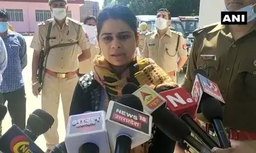 शामली में संदिग्ध करोना पॉजिटिव ने जिला अस्पताल में किया सुसाइड, मचा हडकम्प, डीएम एसपी मौके पर शामली में संदिग्ध करोना पॉजिटिव ने जिला अस्पताल में किया सुसाइड, मचा हडकम्प, डीएम एसपी मौके पर