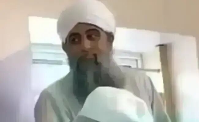 दिल्ली: मौलाना साद पर क्राइम ब्रांच का शिकंजा, बेटे से दो घंटे तक की पूछताछ दिल्ली: मौलाना साद पर क्राइम ब्रांच का शिकंजा, बेटे से दो घंटे तक की पूछताछ