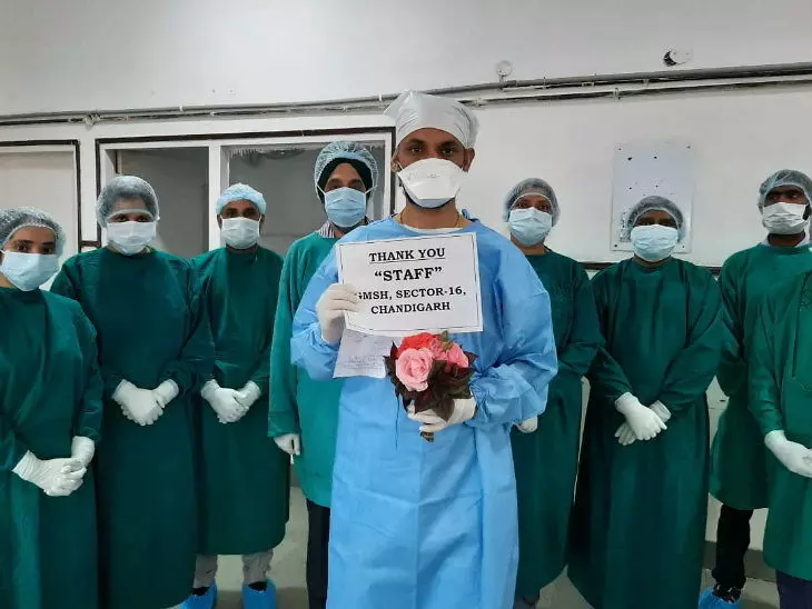 चंडीगढ़ में 4 और भीलवाड़ा में 9 मरीजों ने कोरोना को हराया, घर जाने से पहले डॉक्टरों को शुक्रिया कहा, सैल्यूट भी किया