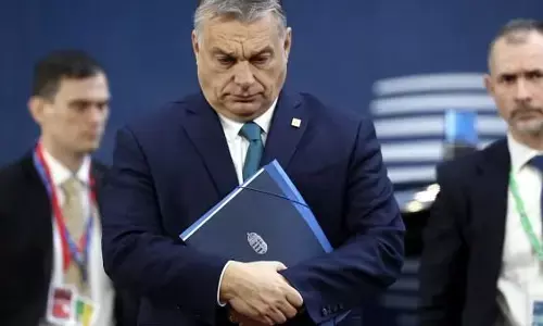 कोरोना से लड़ने के नाम पर इस देश ने लोकतंत्र ही खत्म कर दिया, ये नेता हमेशा बने रहेगा प्रधानमंत्री