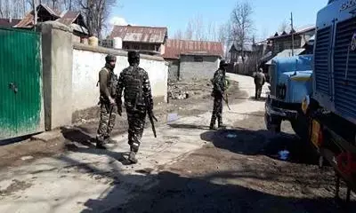 जम्मू-कश्मीर : कुलगाम में मुठभेड़ में तीन आतंकियों का काम तमाम, ऑपरेशन जारी