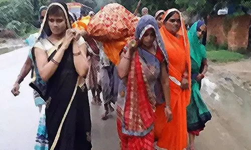 लॉकडाउन के चलते नहीं आ सके बेटे तो बहू ने किया सास का अंतिम संस्कार, फिर जानें क्या हुआ लॉकडाउन के चलते नहीं आ सके बेटे तो बहू ने किया सास का अंतिम संस्कार, फिर जानें क्या हुआ