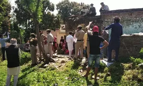 कोरोना वायरस को लेकर गांव वालों के तानों से तंग आकर दिलशाद ने की आत्महत्या कोरोना वायरस को लेकर गांव वालों के तानों से तंग आकर दिलशाद ने की आत्महत्या