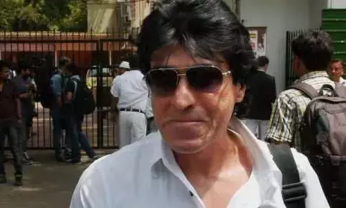 शाहरुख के करीबी प्रोड्यूसर करीम मोरानी की बेटी कोरोना पॉजिटिव, फैमिली का भी होगा टेस्ट शाहरुख के करीबी प्रोड्यूसर करीम मोरानी की बेटी कोरोना पॉजिटिव, फैमिली का भी होगा टेस्ट