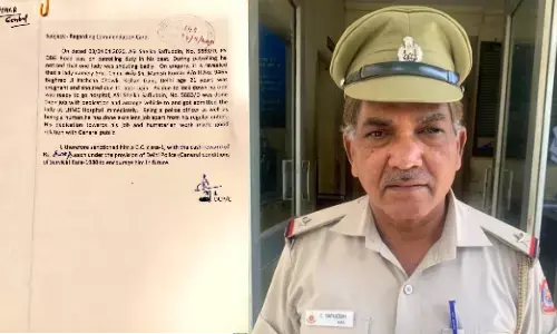 सम्मान से नवाज़े गए कोरोना योद्धा दिल्ली पुलिस के एएसआई शेख़ सैफ़ुद्दीन सम्मान से नवाज़े गए कोरोना योद्धा दिल्ली पुलिस के एएसआई शेख़ सैफ़ुद्दीन